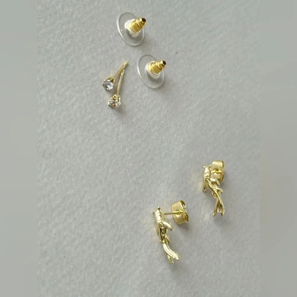 fish stud earring A756 - Picture 3 of 4